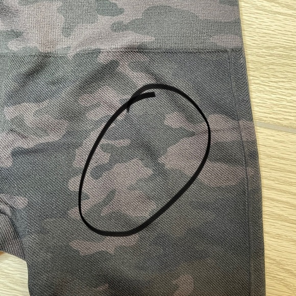 Spanx Green Camouflage Look at Me Now Seamless Leggings Women’s size Small - Picture 12 of 12